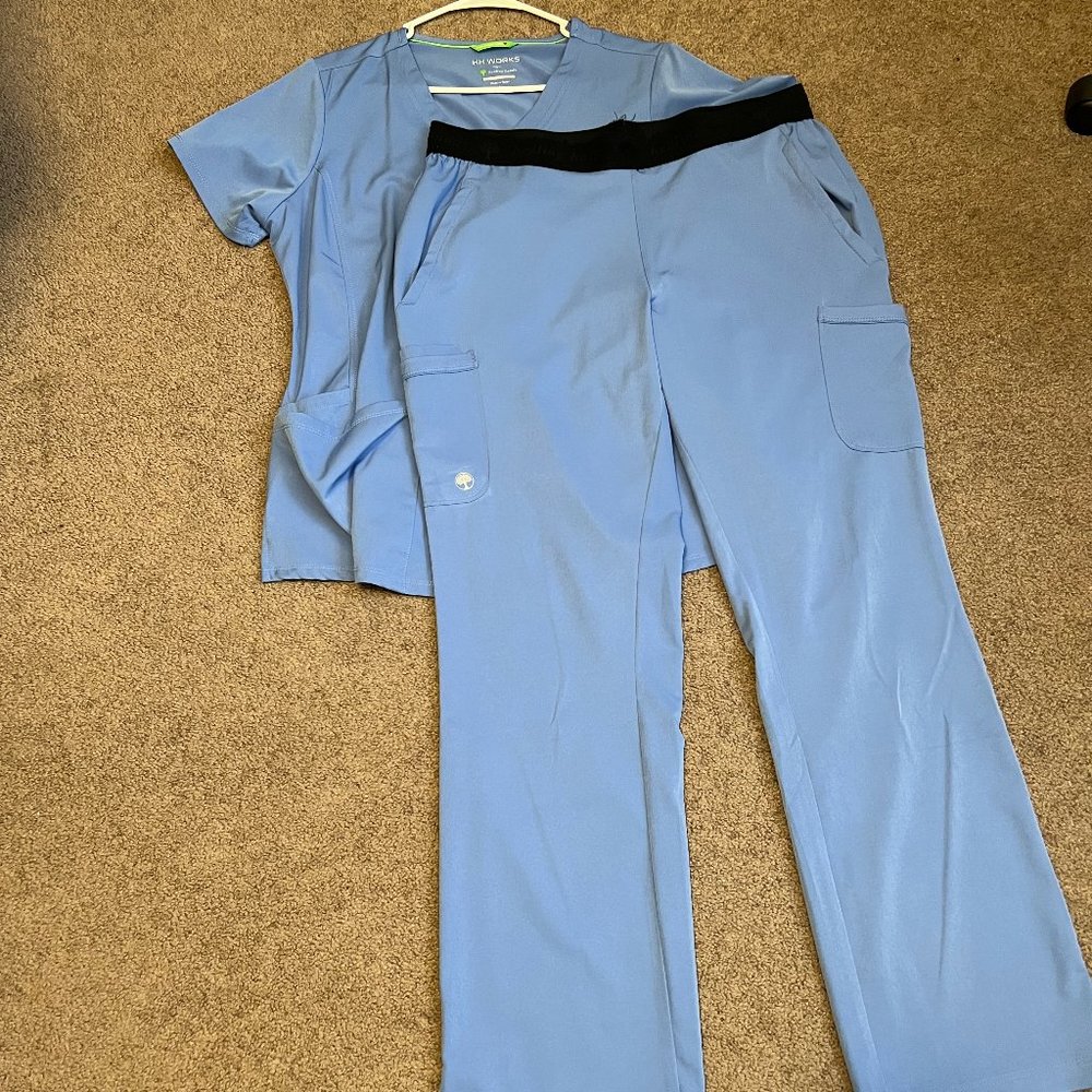 Healing Hands Scrub Set in Ceil